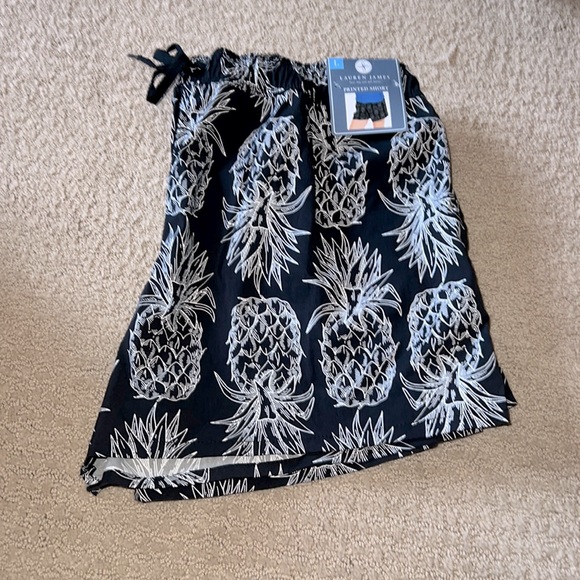 Pants - Ladies size large Lauren James shorts NWT smoke free home